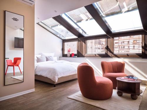 Superior Design Apartment with Skylight