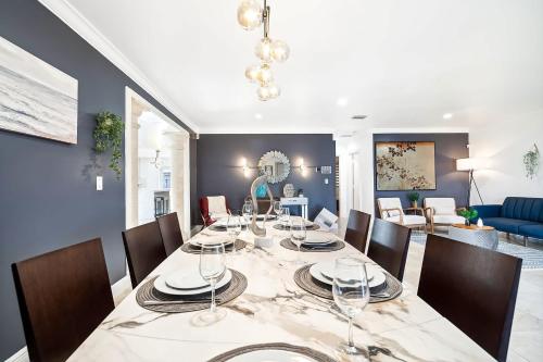 6-BD 3-BA Dreamy Vacation Retreat in Coral Terrace in Coral Terrace
