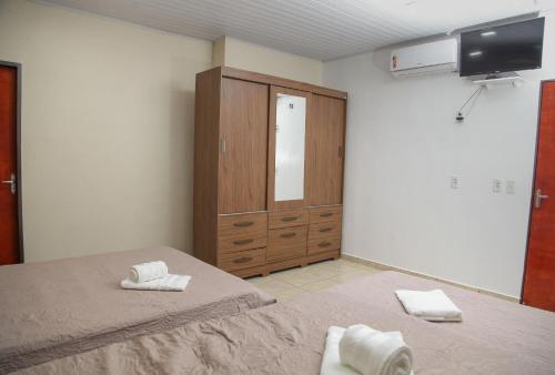 2 double beds, 1 twin bed