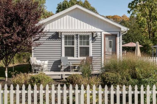 The Little Haven - Charming Coastal Cottage in South Haven, USA
