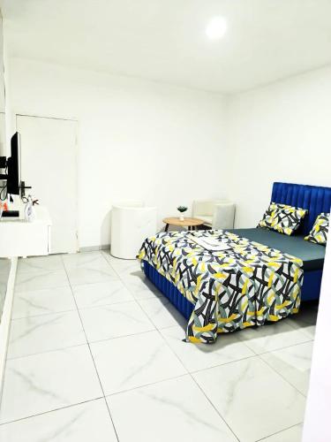 One-Bedroom Apartment image 10