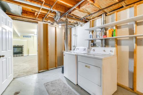 22 Mi to Detroit Sterling Heights Condo in Sterling Heights, USA