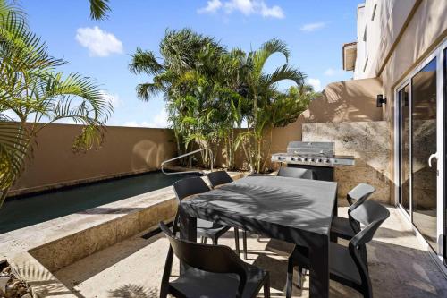 Eagle Beach- Private pool- LeVent townhome-LV130th - image 2