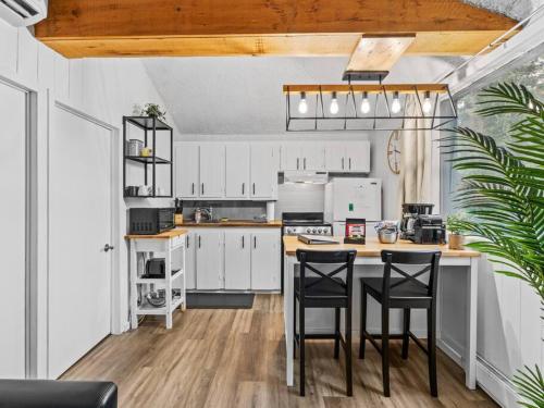 Le1601 - Le Petit Renard - Chalet spa et plage in Sainte Lucie des Laurentides (QC)