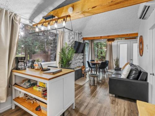 Le1601 - Le Petit Renard - Chalet spa et plage in Sainte Lucie des Laurentides (QC)