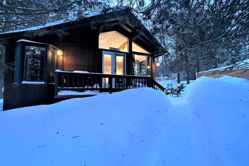 Le1601 - Le Petit Renard - Chalet spa et plage in Sainte Lucie des Laurentides (QC)