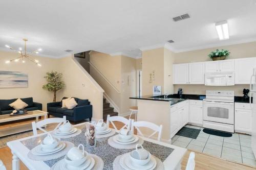 Luxurious 4Bd/3Ba Villa Near Disney w/ Clubhouse in Kissimmee, USA