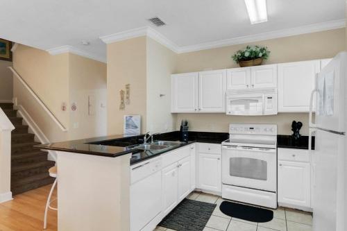 Luxurious 4Bd/3Ba Villa Near Disney w/ Clubhouse in Kissimmee, USA