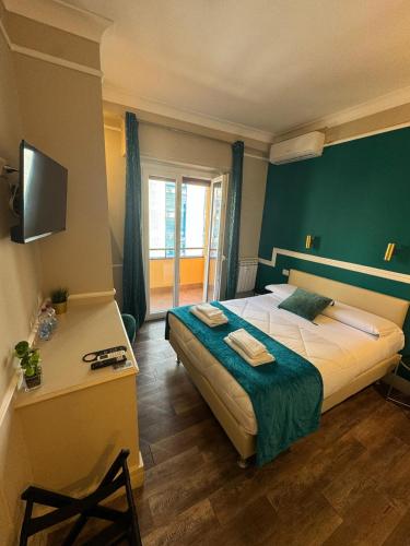 Le Petit Bijou, Roma