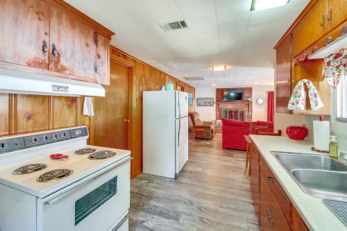 10 Mi to National Park Patio at Hot Springs Home