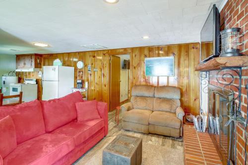 10 Mi to National Park Patio at Hot Springs Home