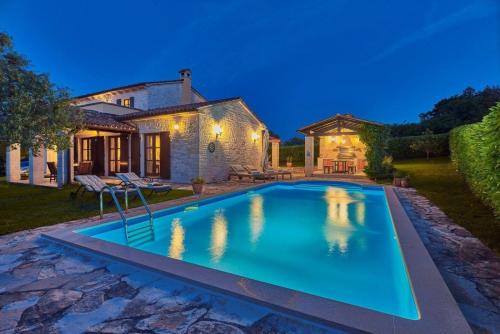 Ferienhaus mit Privatpool für 8 Personen ca 202 m in Karojba, Istrien Binnenland von Istrien