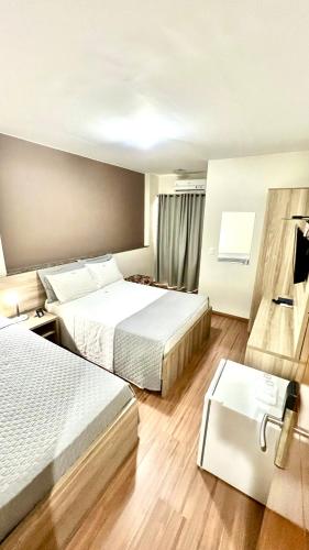 1 double bed, 1 twin bed
