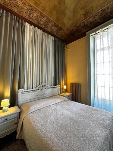Large Double or Twin Room image 3