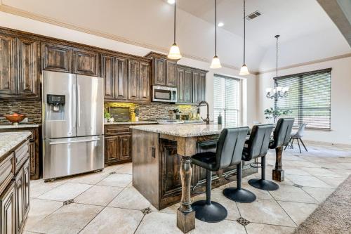 4 Mi to Kalahari Resort Round Rock Home with Patio! in Round Rock, USA