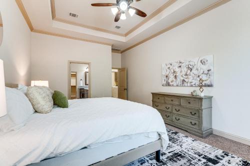 4 Mi to Kalahari Resort Round Rock Home with Patio! in Round Rock, USA