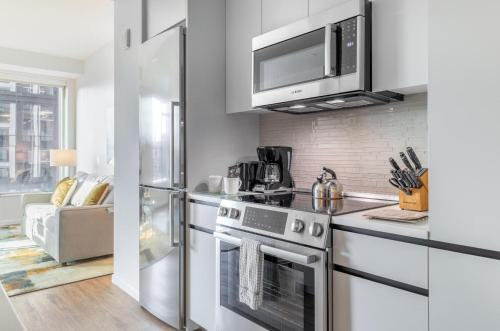 Bright Apt Downtown Seaport - ALX-803 in Boston, USA