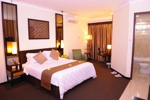 . Plaza Hotel Semarang