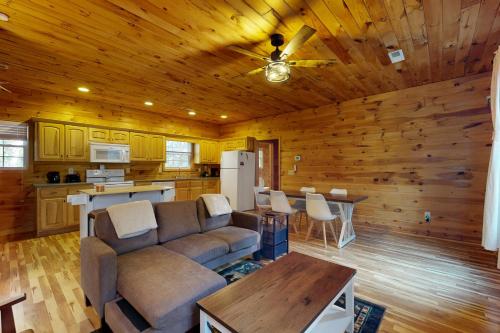 Near Lake! Tennessee Family Getaway with Game Room in 米蘭(TN)