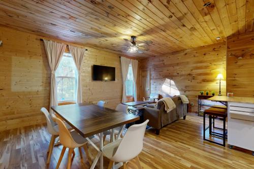 Near Lake! Tennessee Family Getaway with Game Room in 米蘭(TN)