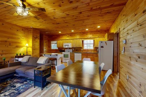 Near Lake! Tennessee Family Getaway with Game Room in 米蘭(TN)