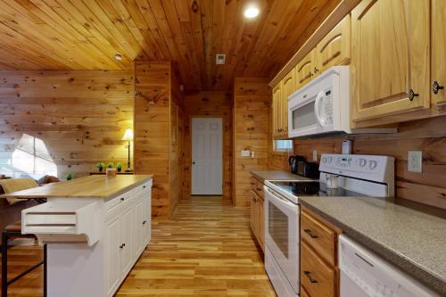 Near Lake! Tennessee Family Getaway with Game Room in 米蘭(TN)