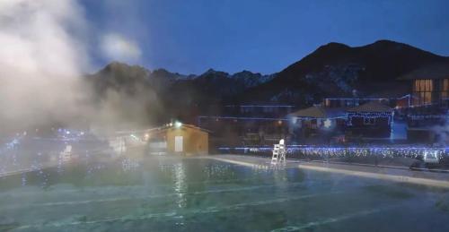 Mountain View Vacation Villa Main Floor Unit, No Stairs in แฟร์มองต์ ฮอต สปริงส์ (บริติช โคลัมเบีย)