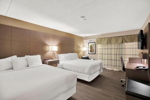 2 queen beds