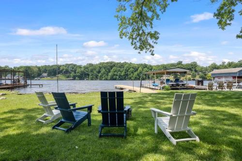 Lakeside Bliss Wonderful Lake Views and Access in Monticello, USA