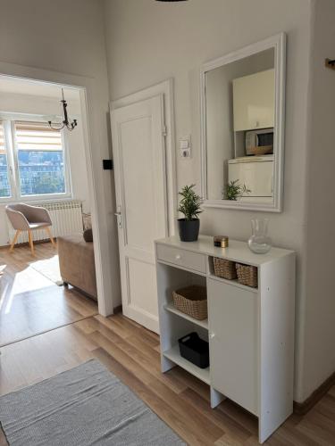 Apartment by Theatre - image 3