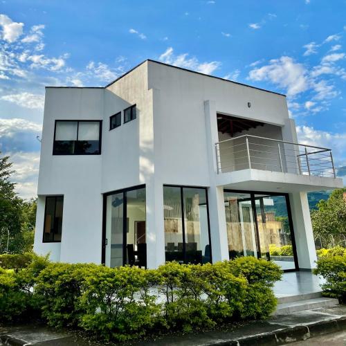 4 bedrooms, 13 beds