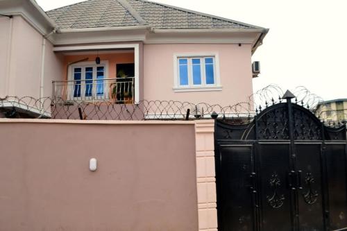 SEGXYCOLD VALLEY OASIS Elegant 2-Bedroom Apartment in Ifako-Ijaiye