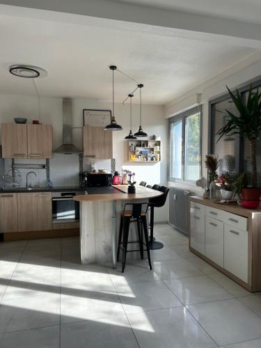 Duplex 65m2 lumineux avec vue sur le chateau 3 etoiles in Montbeliard
