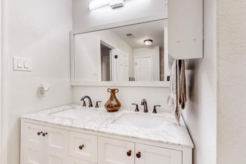 3-Bedroom Modern House in Frisco in Frisco, USA