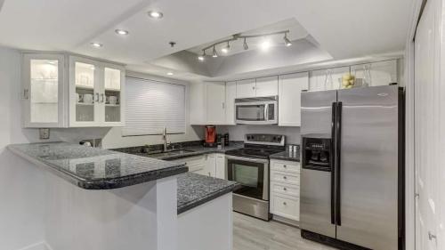 Comfort and Style in the Phoenix Biltmore Area! - image 10