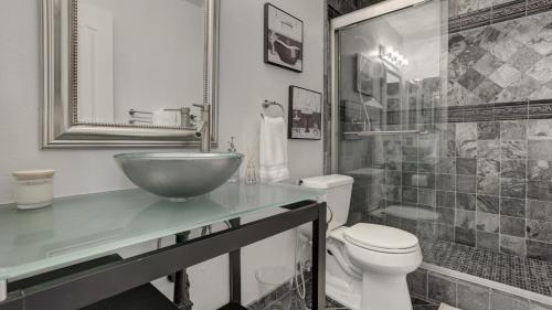 Comfort and Style in the Phoenix Biltmore Area! - image 12