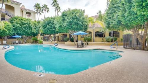 บริการและสิ่งอำนวยความสะดวก, Comfort and Style in the Phoenix Biltmore Area! near ริคลี่ย์แมนชั่น