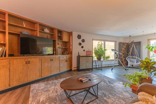 Iekārtas, 2 Hot Tubs + Sauna + Mountain Views | Winnemucca Retreat in Čipitas parks (CO)