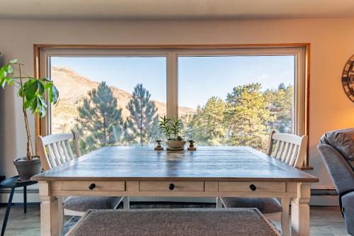 Iekārtas, 2 Hot Tubs + Sauna + Mountain Views | Winnemucca Retreat in Čipitas parks (CO)