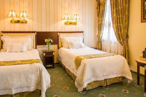 2 twin beds