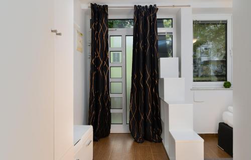 Central Castle Apartments 5