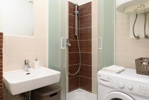 Central Castle Apartments Room Type - Studio with Sofa Bed (no parking)