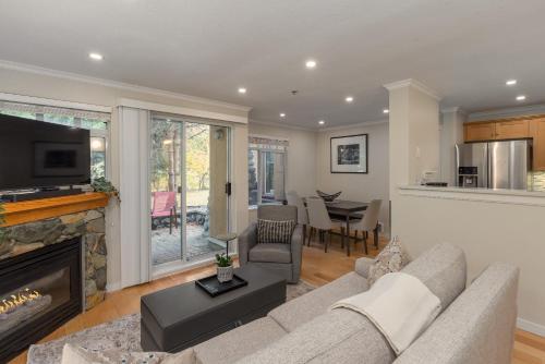 1BR Village Location With Pool and Hot tub by Harmony Whistler in Whistler, Canada
