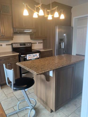 Appartment with Hot Tub and Backyard and Free Parking in Saint-Hyacinthe