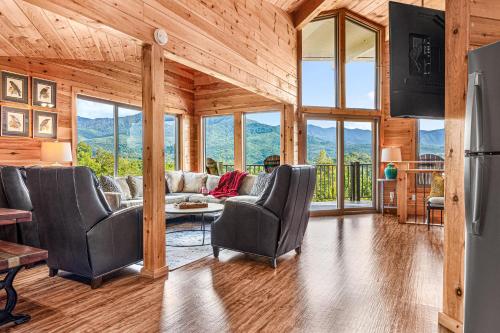 Panoramic Views-Fire Pit-Hot Tub-Arcade in Sevierville, USA