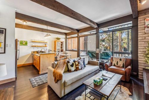 Breck Condo Steps to QuickSilver Lift & Main St in Breckenridge, USA
