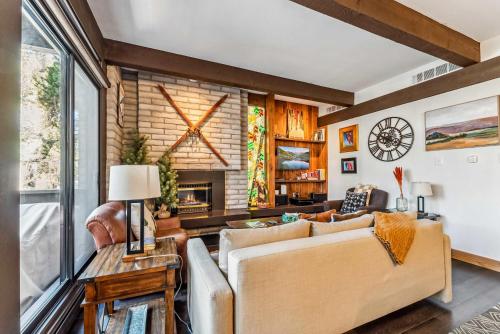 Breck Condo Steps to QuickSilver Lift & Main St in Breckenridge, USA