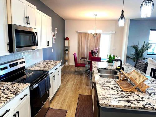 Simple Elegant Single Family Home DT Raleigh in 나이트데일
