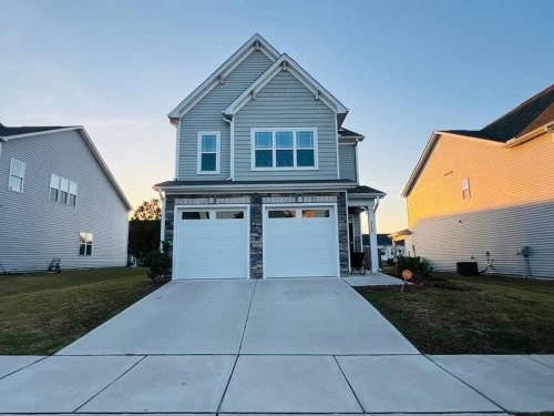 Simple Elegant Single Family Home DT Raleigh in 나이트데일