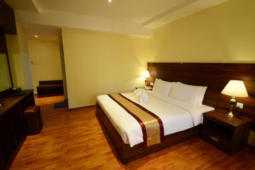 Executive Suite image 2